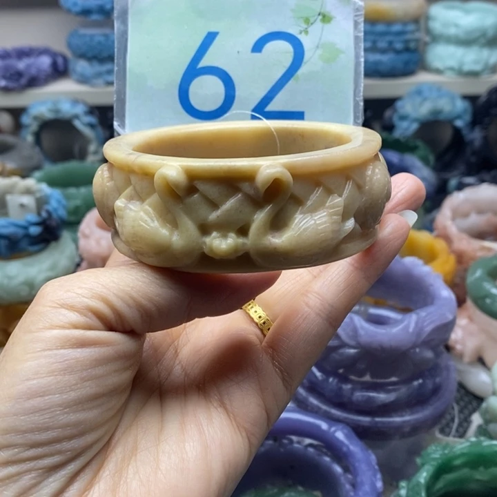 未镶嵌手镯石英岩玉