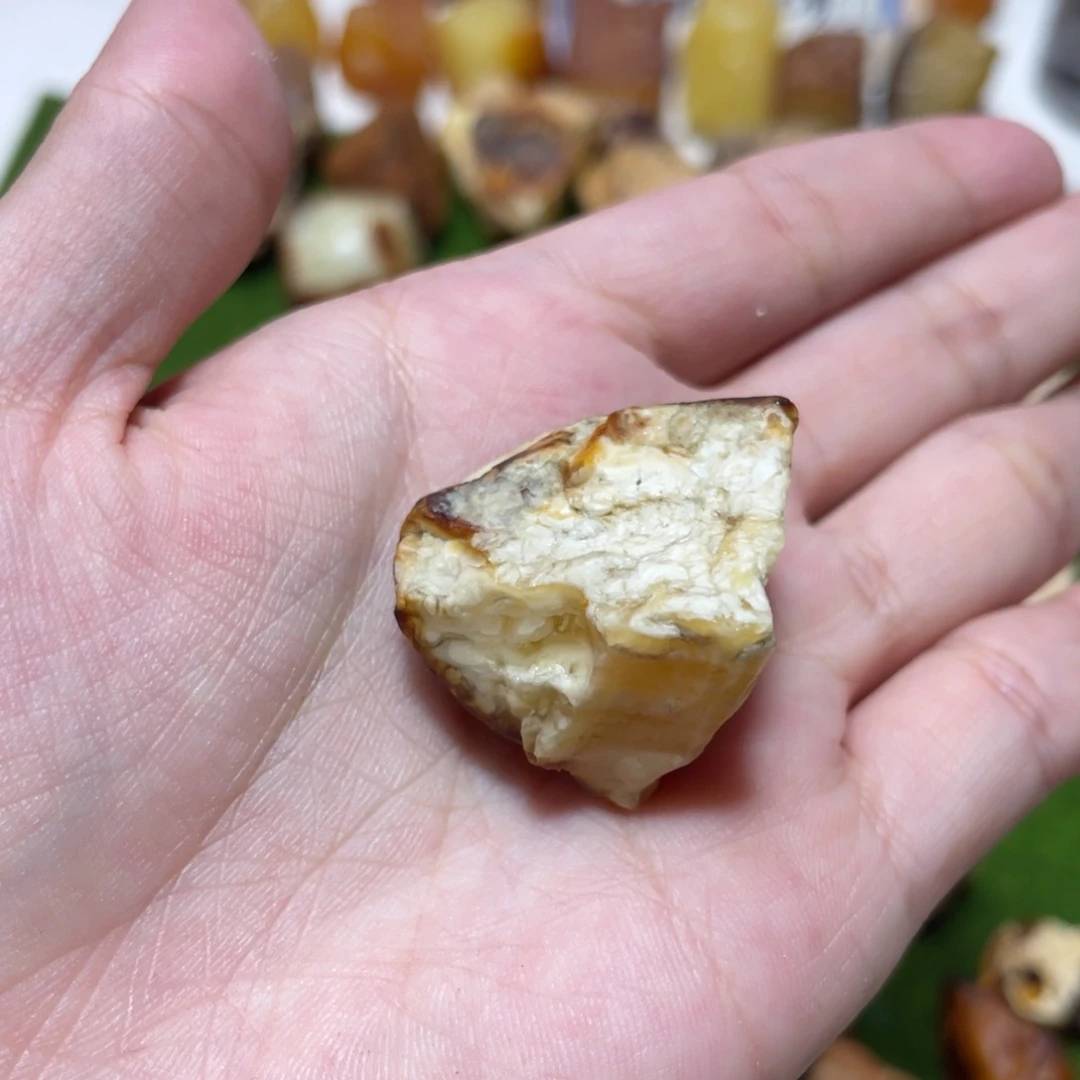 定制琥珀张*欠天然原矿 杂裂料