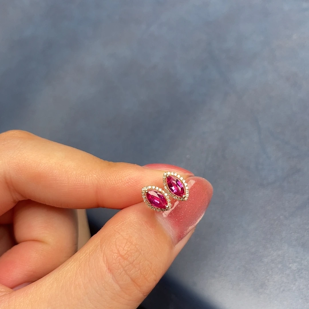 耳饰18K金镶嵌红宝石马眼红宝石耳钉 特价