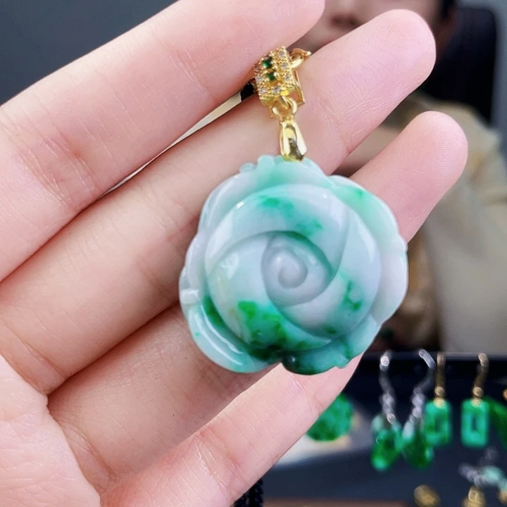 翡翠颈饰未镶嵌饰品