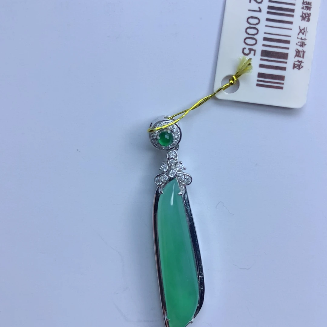 翡翠颈饰未镶嵌随形