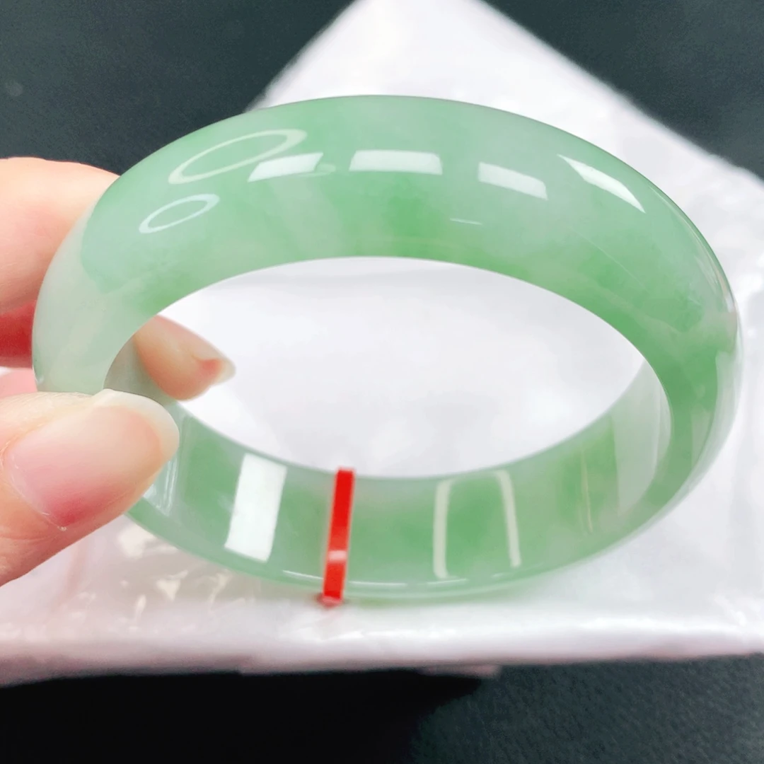 翡翠未镶嵌手镯57圈