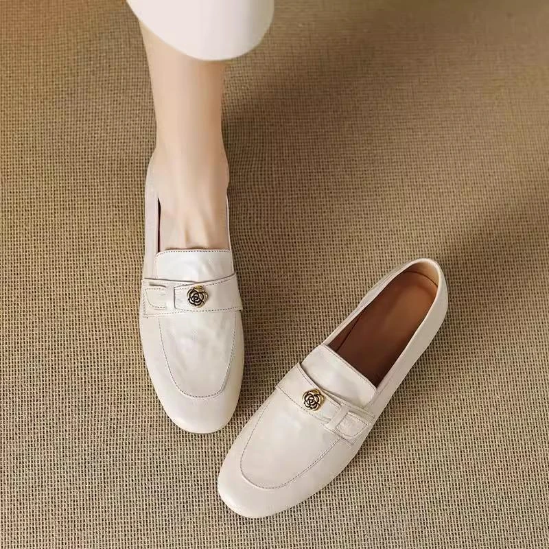 软羊皮复古英伦风低跟单鞋新款一脚蹬懒人米白色显瘦乐福鞋女