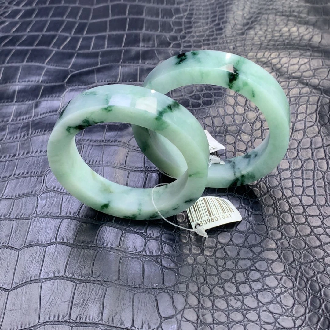 定制翡翠未镶嵌手镯