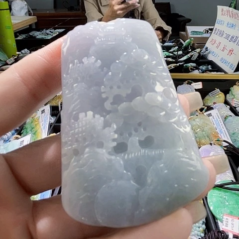 翡翠未镶嵌颈饰一个