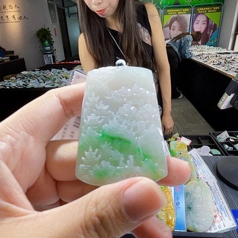翡翠未镶嵌颈饰翡翠