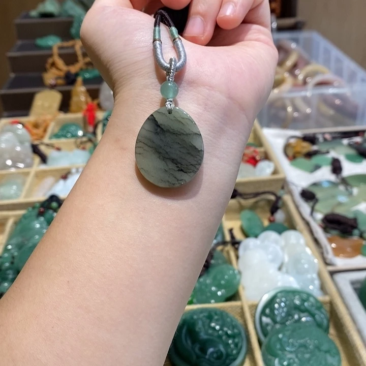 石英质玉未镶嵌颈饰