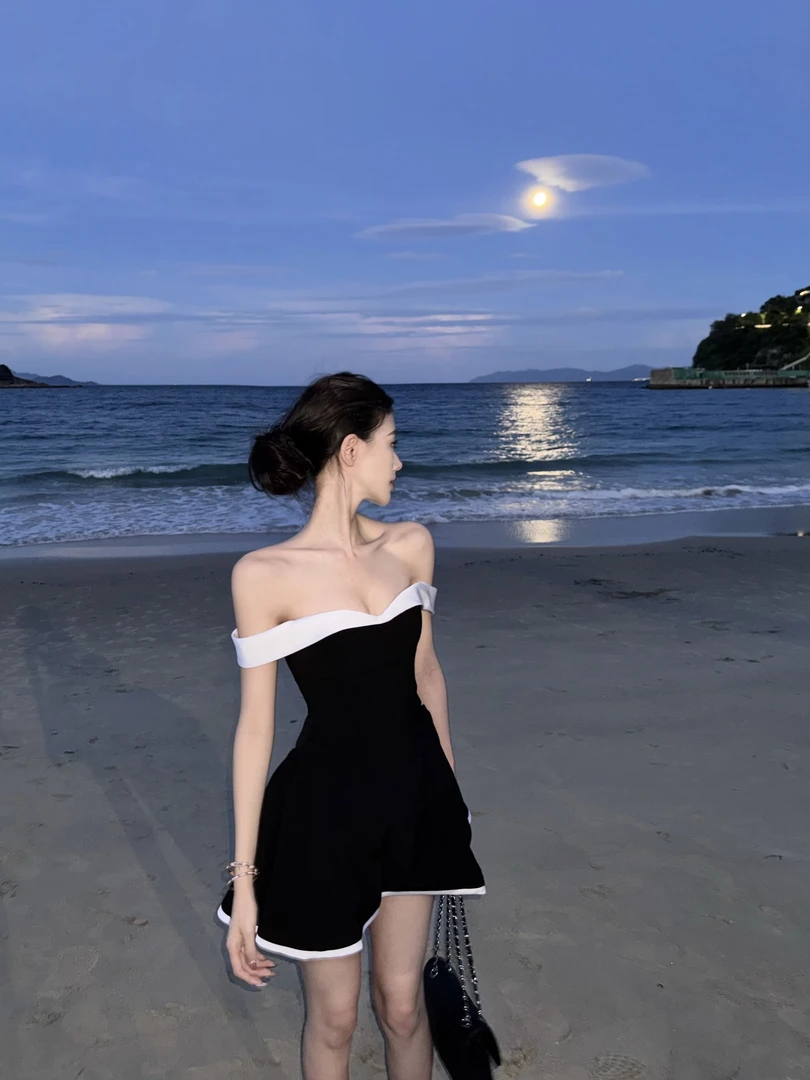 现货【春日部】漏背修身显瘦连衣裙0861