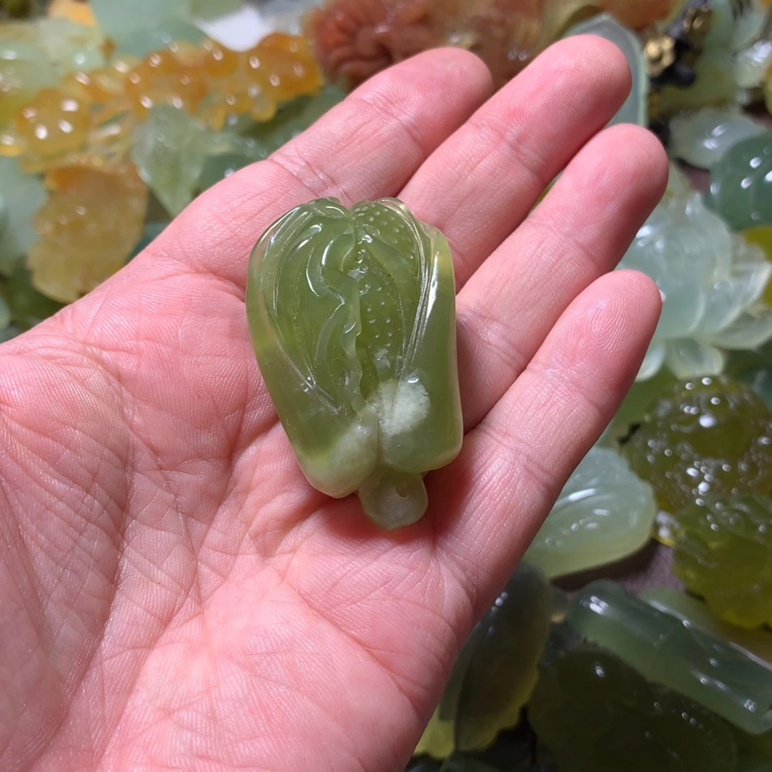 蛇纹石玉未镶嵌颈饰