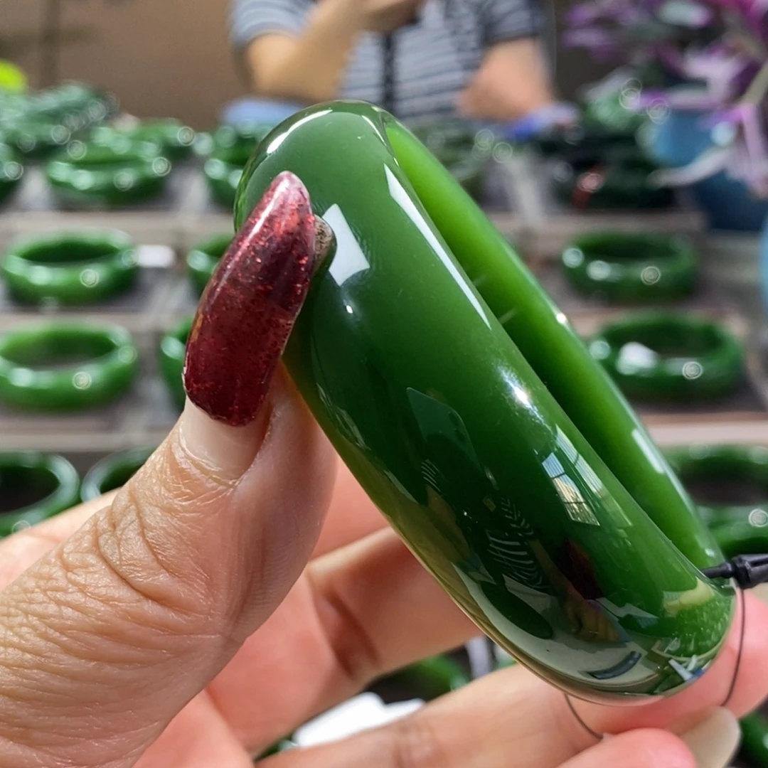 Y***F未镶嵌手镯和田玉（碧玉）