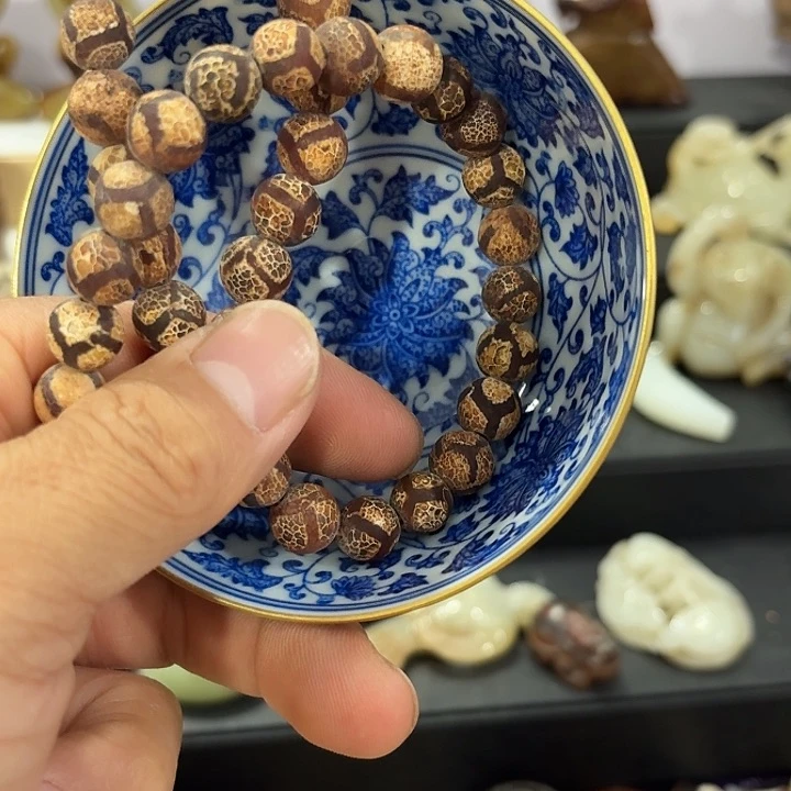 瓷片瓷自顾自的一个人在