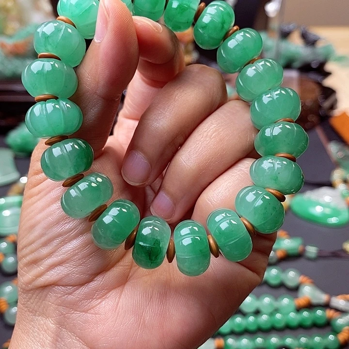 钧***正未镶嵌串石英质玉（非洲翠）