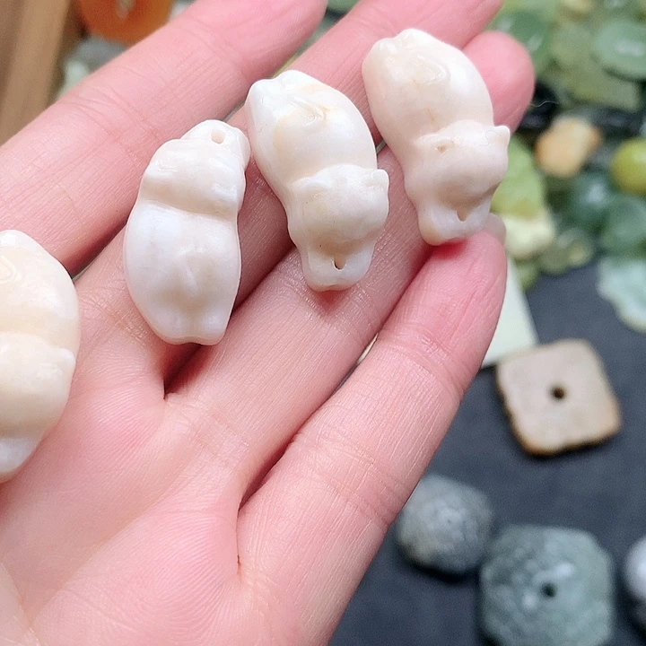 蛇纹石玉未镶嵌颈饰