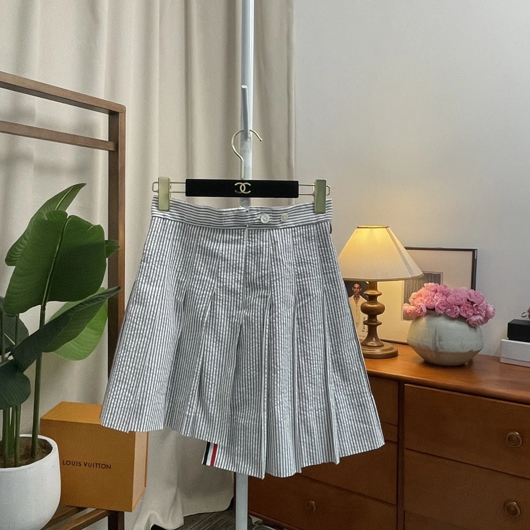 95新 THOMBROWNE 青奢荟/36码/条纹中腰灰色百褶半身短裙///82726