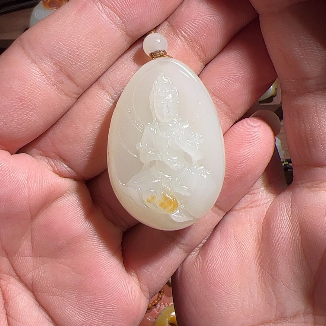 颈饰未镶嵌和田玉行**孙
