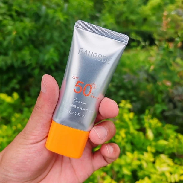 滋润补水防紫外线提亮修颜水润多效防护乳