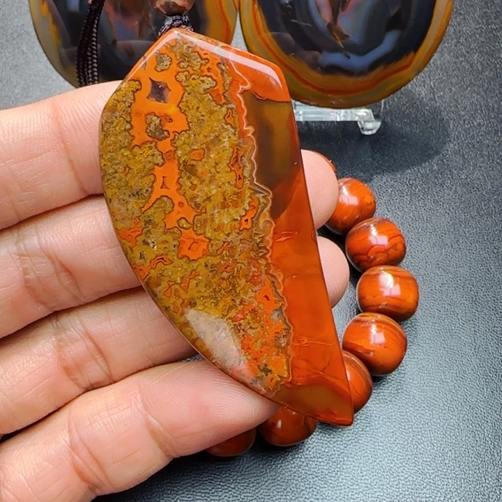 玛瑙/玉髓战国红未镶嵌一****人