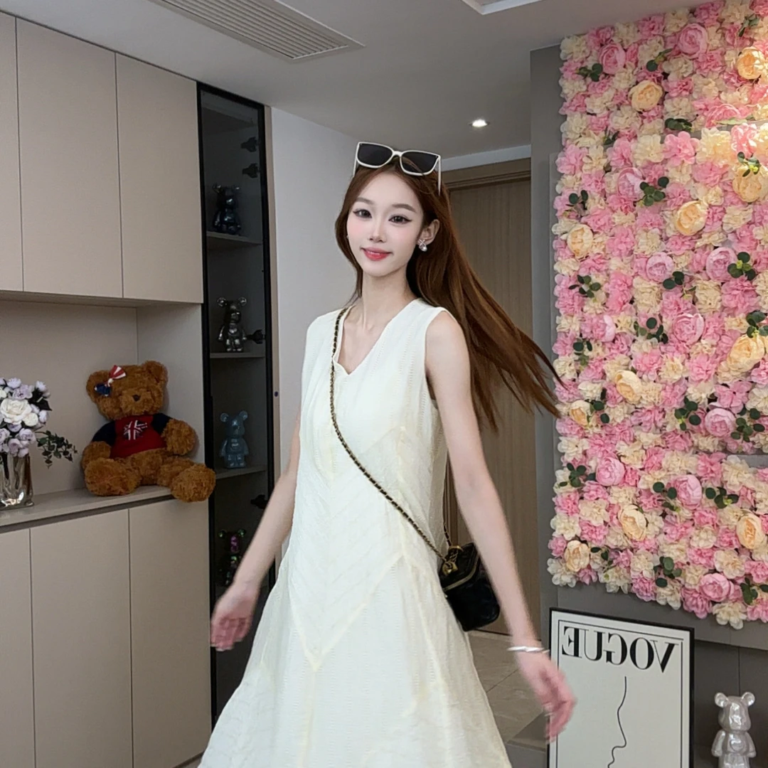 版型超好～显瘦夏季无袖V领吊带连衣裙轻奢中长款v领米黄色连衣裙
