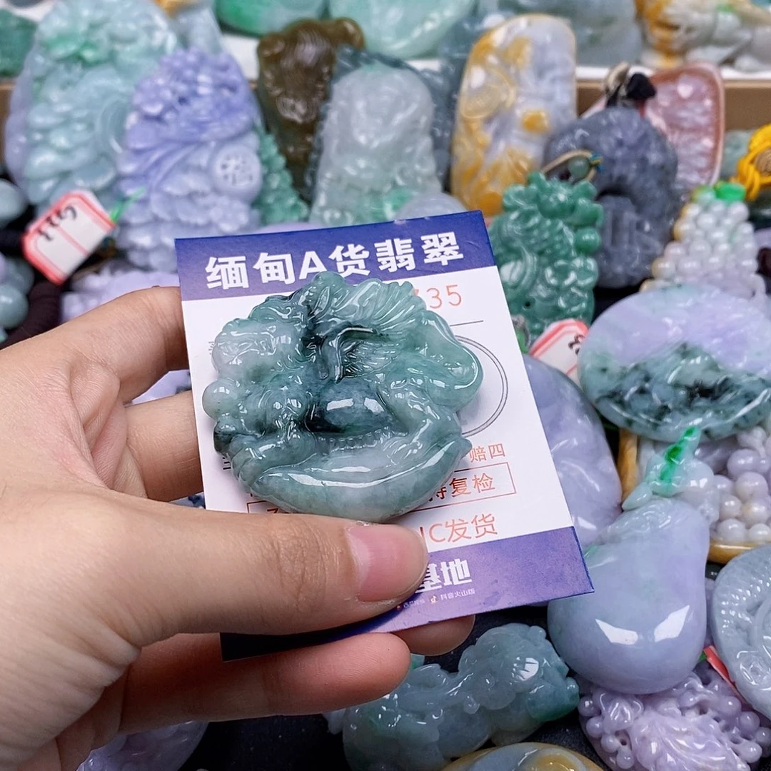 吊坠(不含链)未镶嵌翡翠