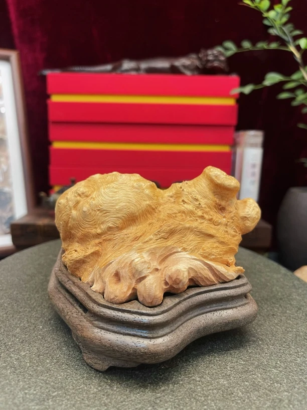 天然随形带巧雕,精品爆纹香炉摆件