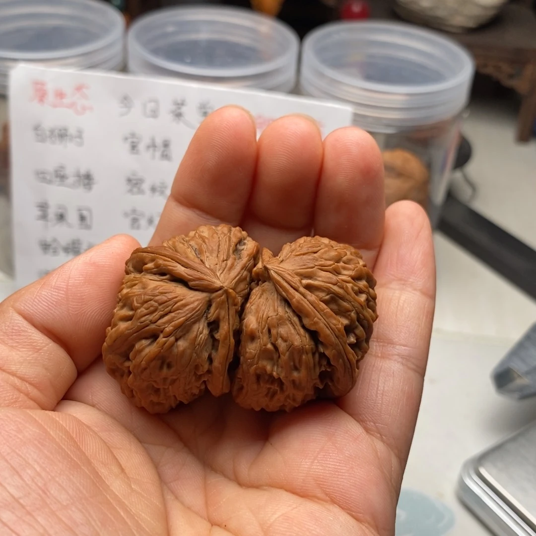 文玩核桃吊坠一**前白狮子半壁