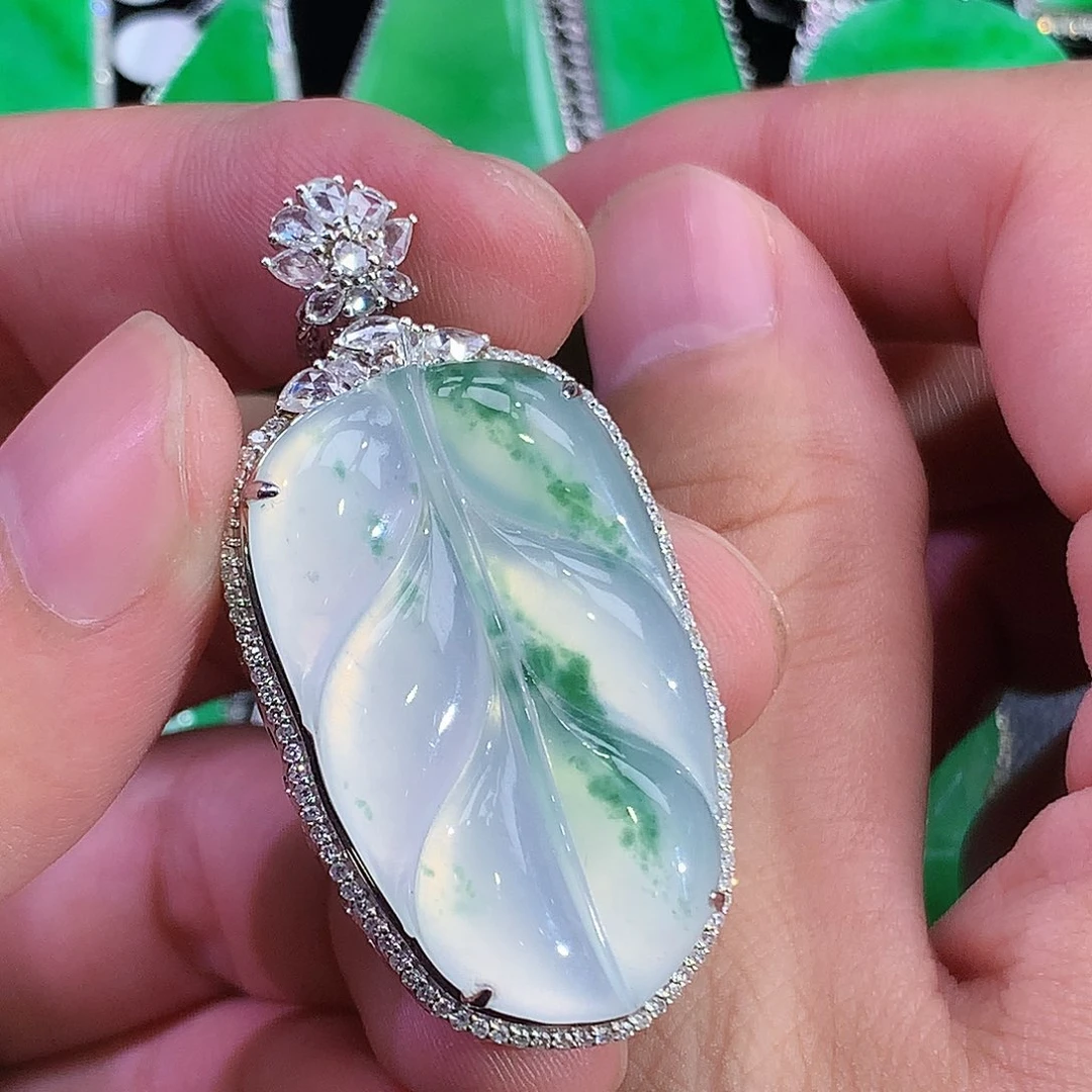 翡翠18K金镶嵌颈饰