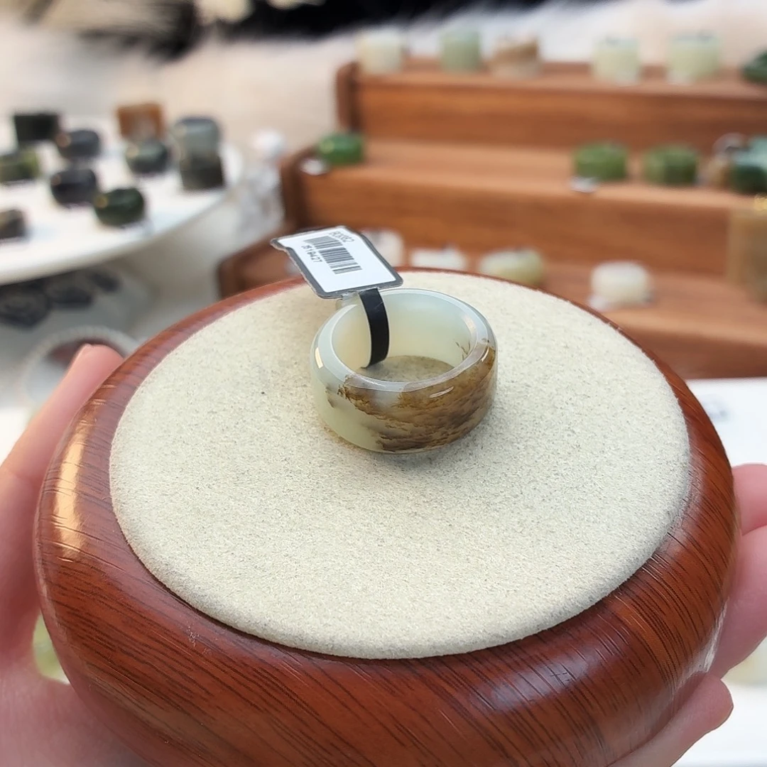 和田玉未镶嵌戒指俄白飘草花圆切18.22mmj84