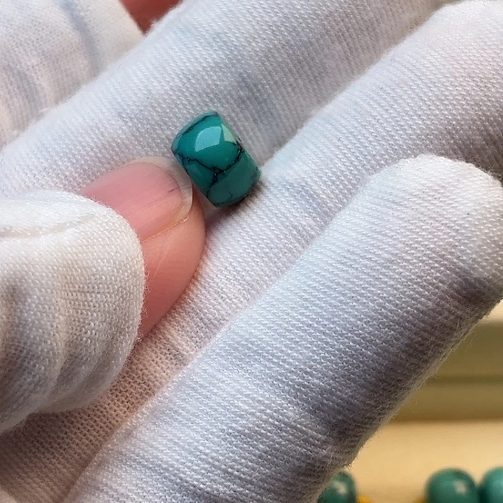 陳***。绿松石未镶嵌配饰