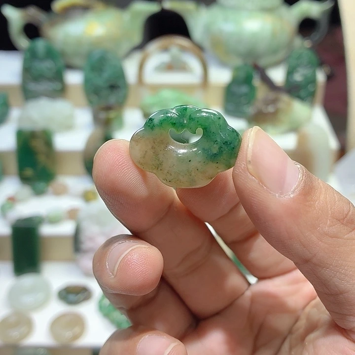 未镶嵌独山玉颈饰