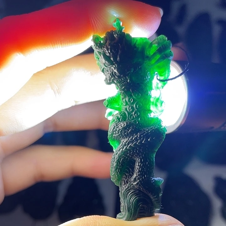 定制翡翠未镶嵌龙柱