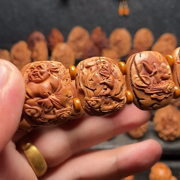 桃核浮雕八仙手牌