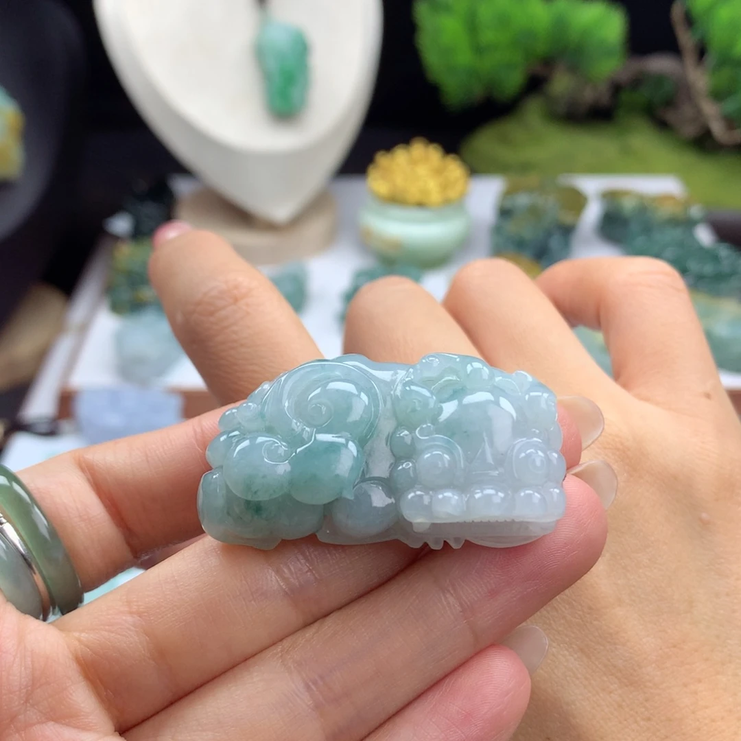 翡翠未镶嵌颈饰A13 飘花霸王翡翠貔貅