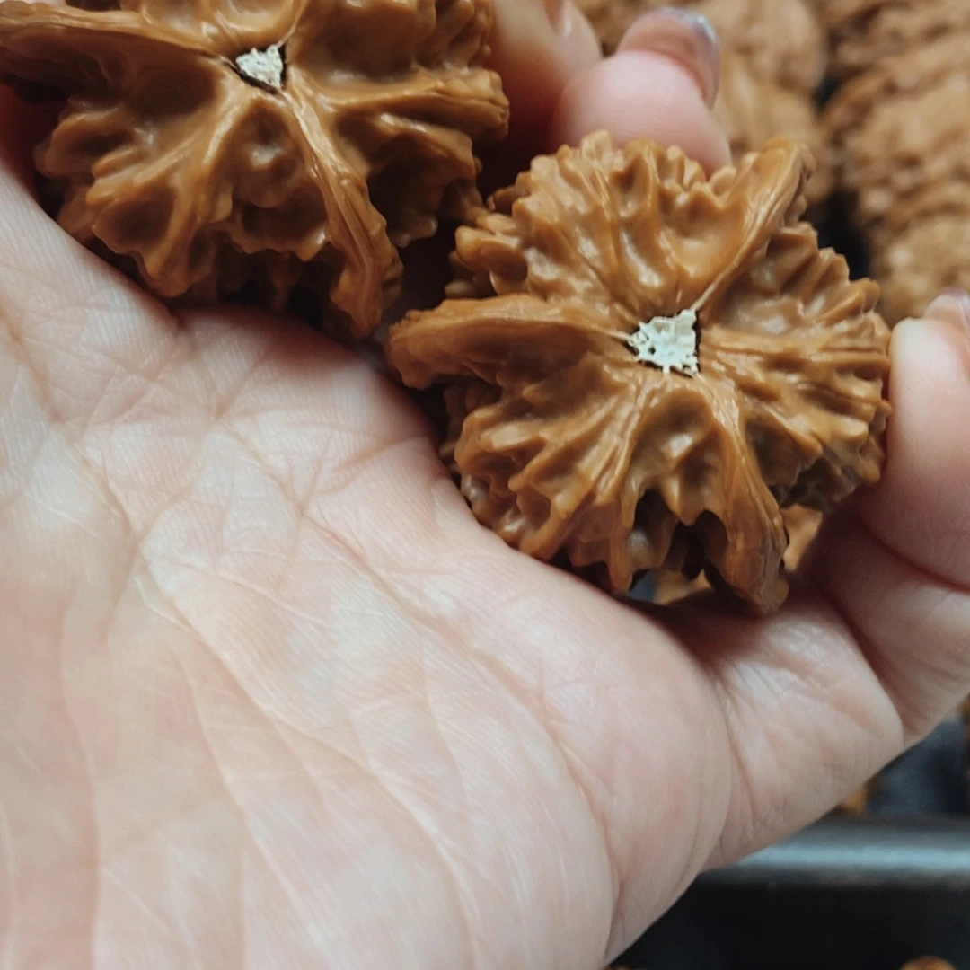 *****文玩核桃吊坠盘山三棱核桃