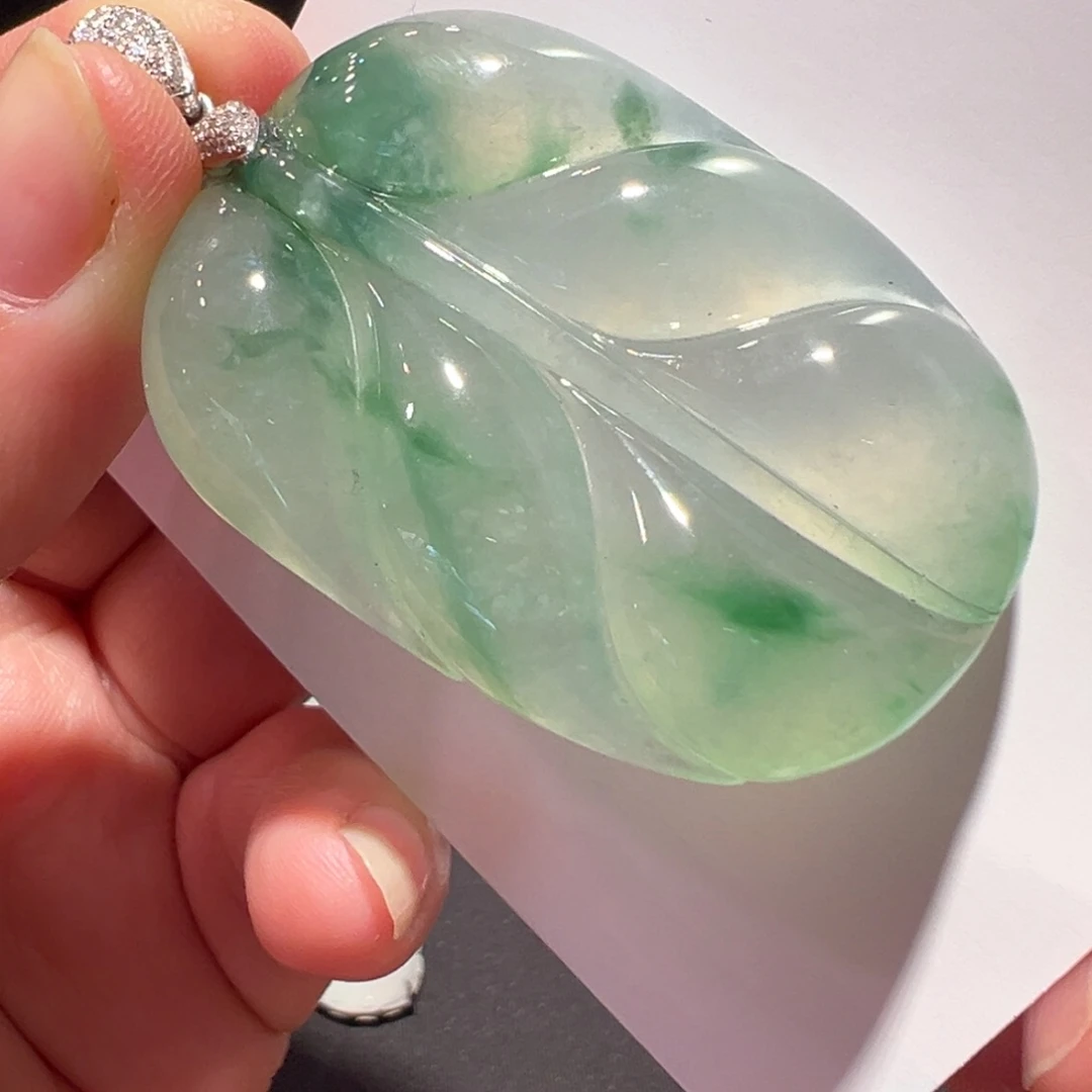 翡翠18K金镶嵌颈饰吊坠