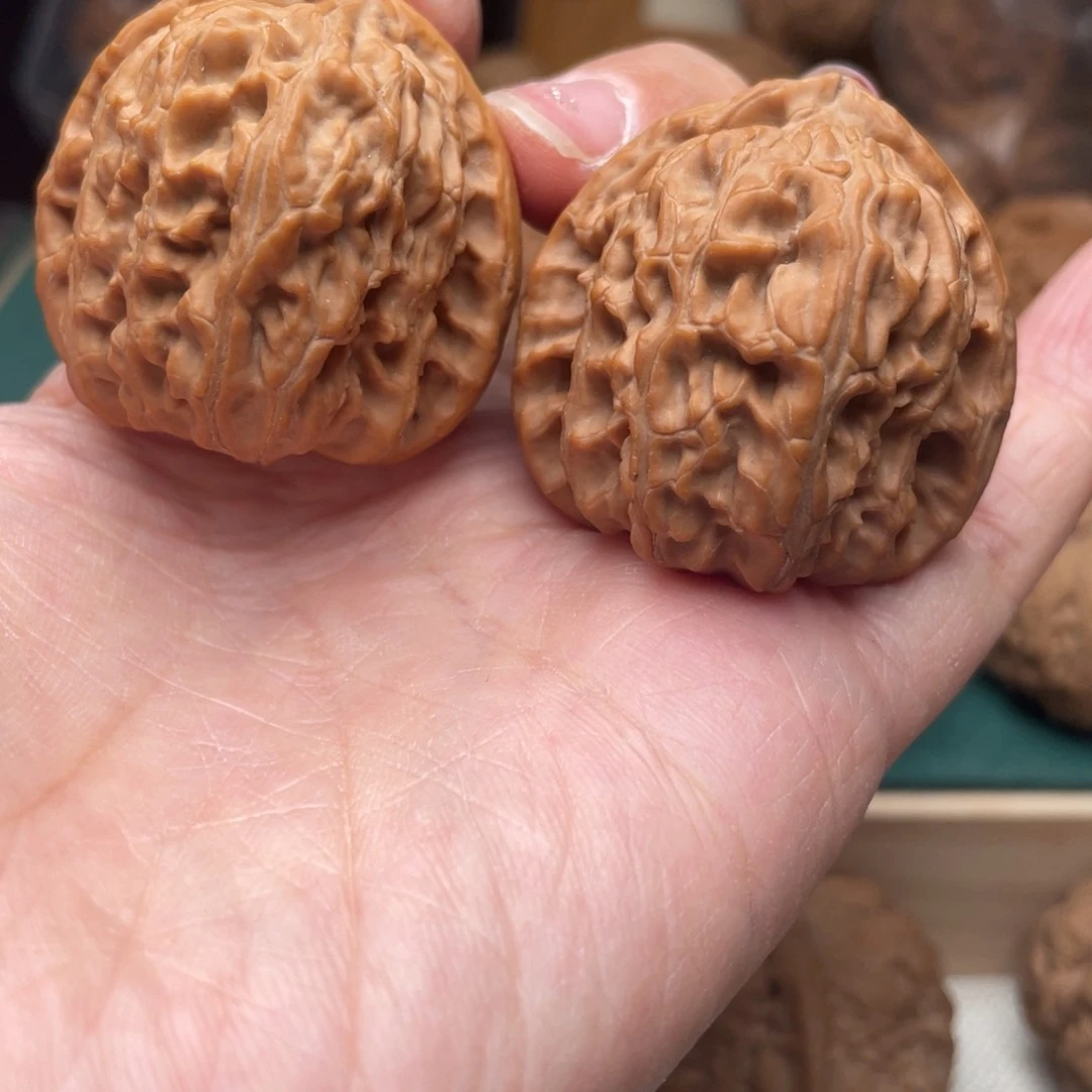 文玩核桃吊坠八****诺38三角白