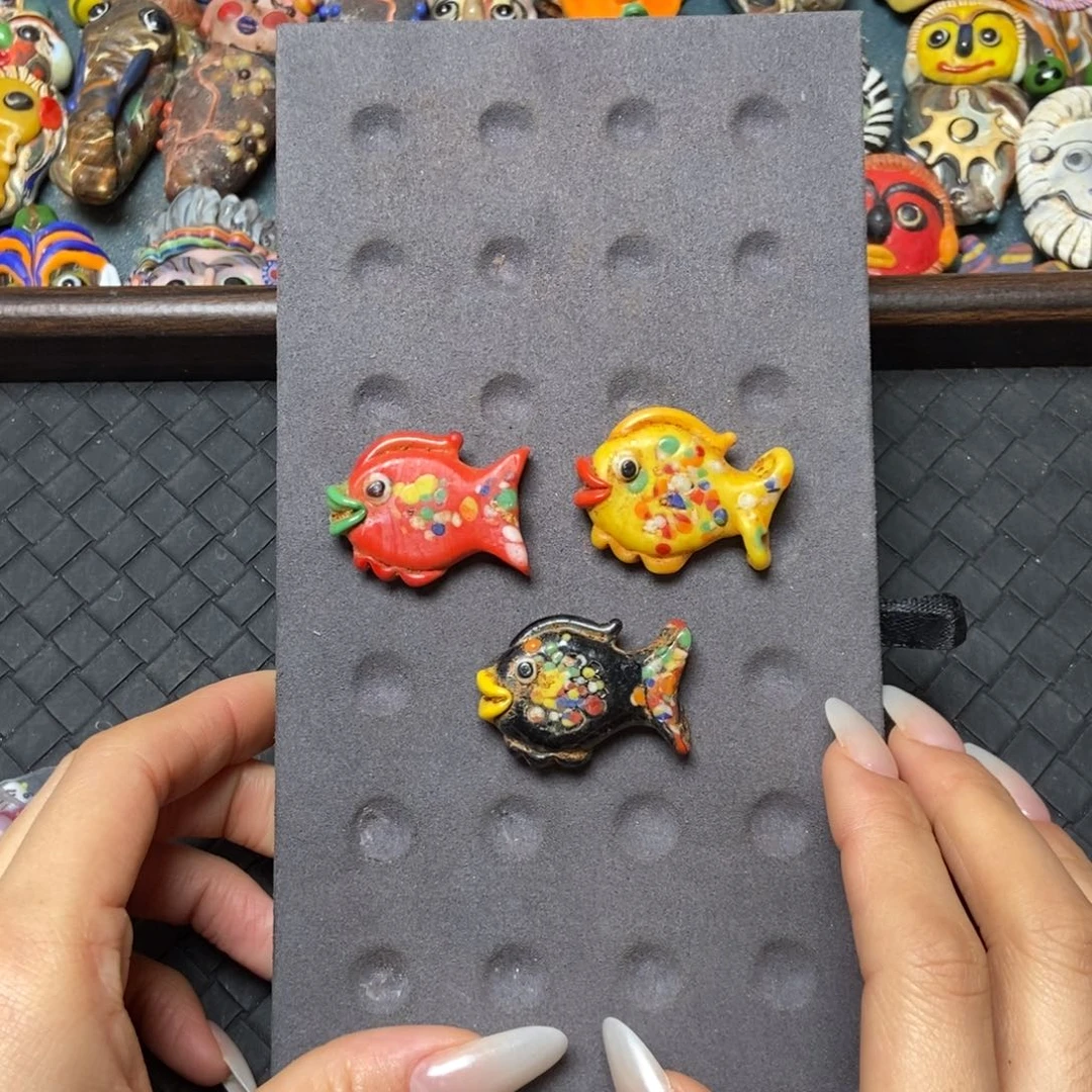 琉璃颈饰琉璃小鱼一只