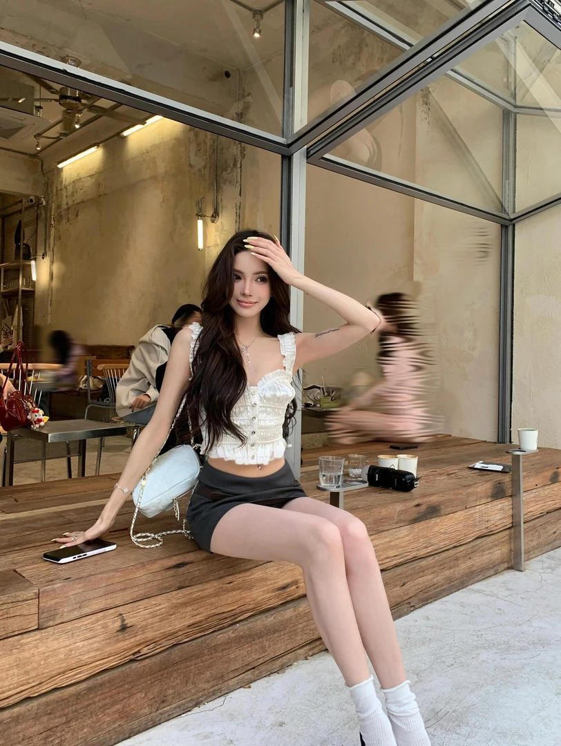 2025夏季新款高级感木耳边这种收腰吊带背心配高腰包臀半身裙套装