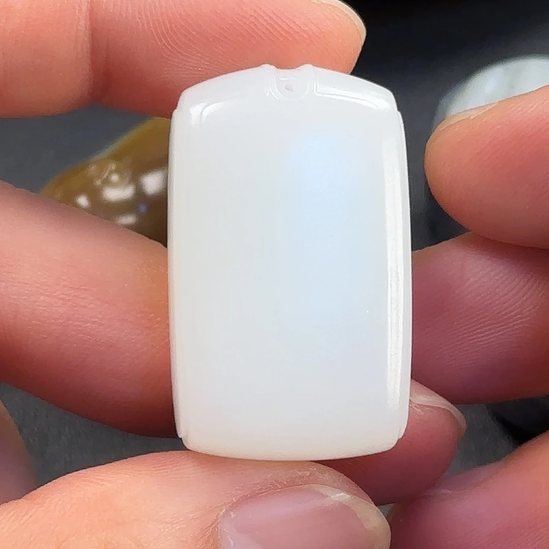 和田玉未镶嵌颈饰俄料无事牌