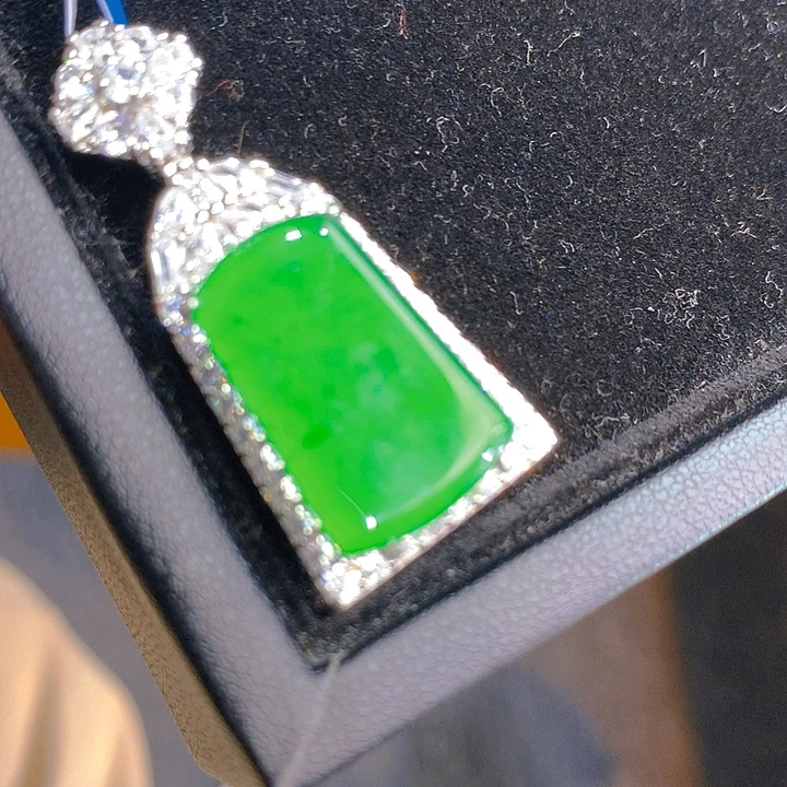 【闪购商品】翡翠颈饰银S925镶嵌翡翠