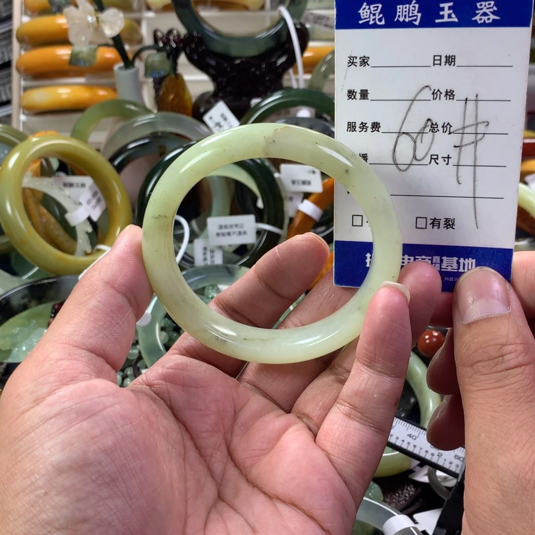 蛇纹石玉手镯未镶嵌