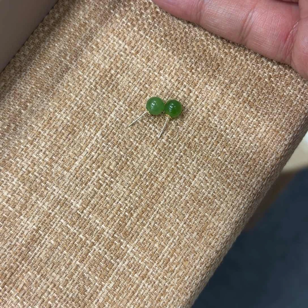 和田玉（碧玉）耳钉18K金镶嵌