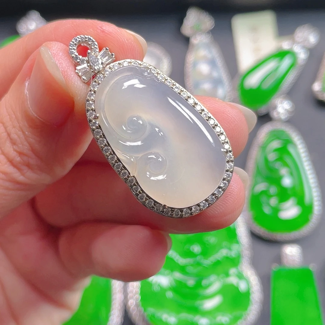 吊坠(不含链)未镶嵌翡翠