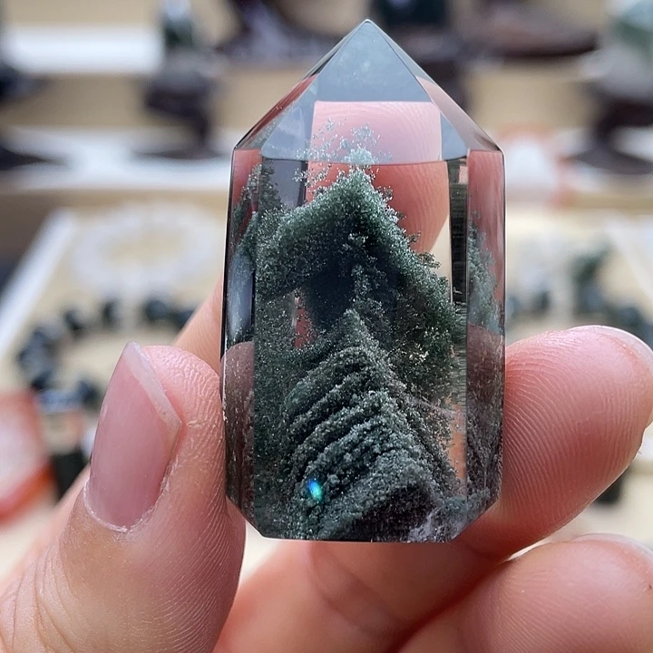 未镶嵌颈饰水晶绿幽灵金字塔柱子