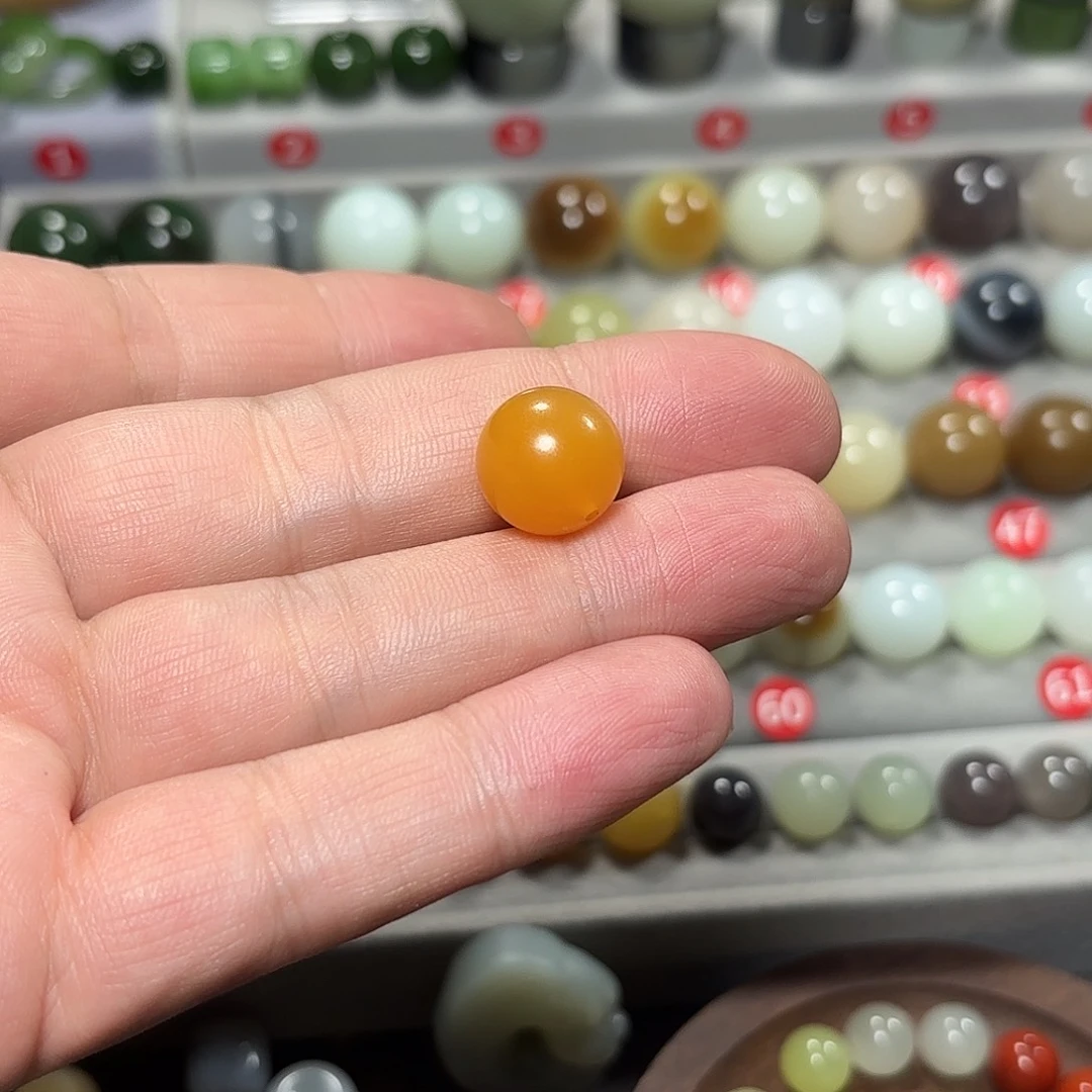 未镶嵌珠子石英质玉（缅黄）家**宝