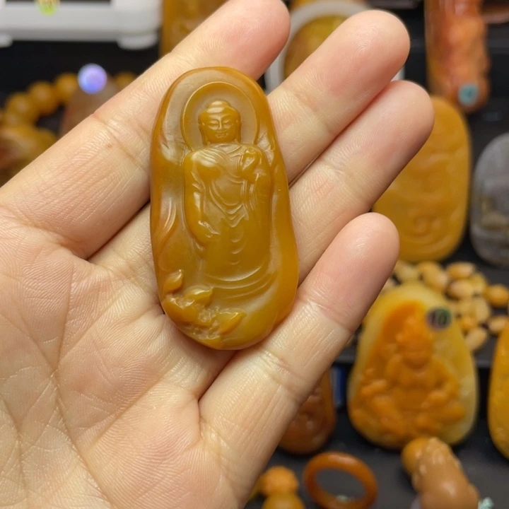 石英质玉挂件未镶嵌缘*