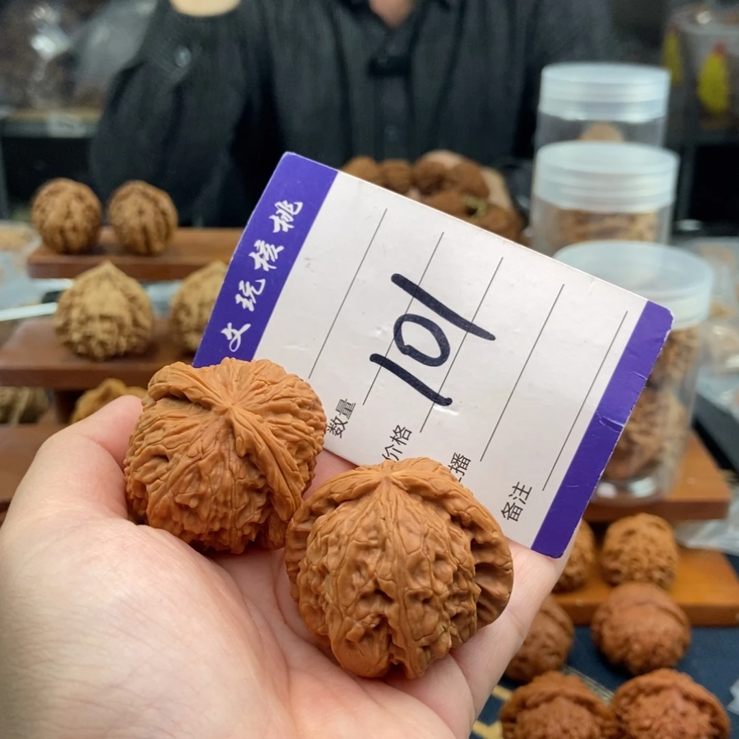 文玩核桃吊坠40白狮子