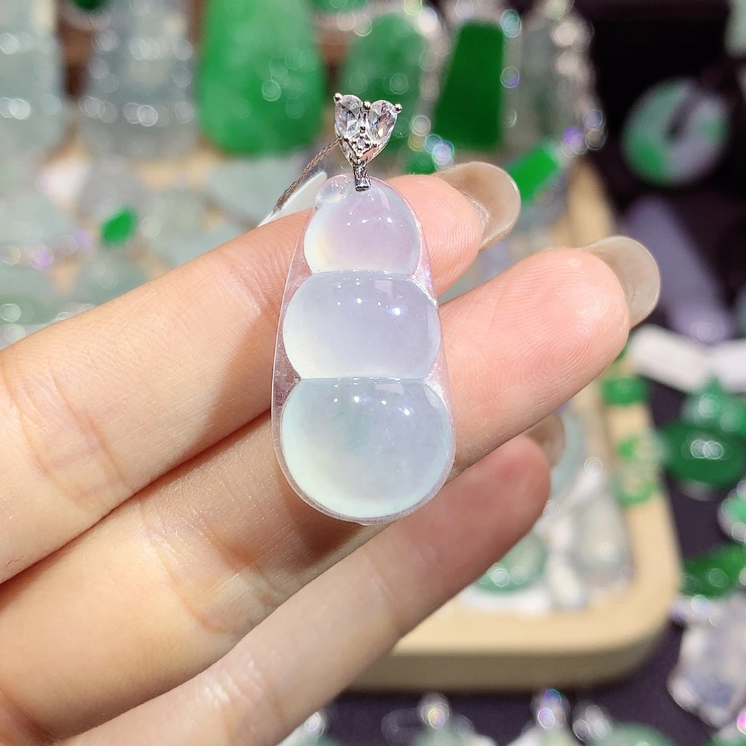 翡翠18K金镶嵌颈饰豆