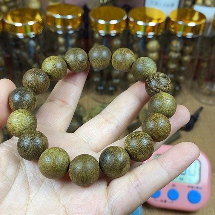 沉香沉香碎屑渔**行登流眉1.4克咯哦哦哦哦哦哦哦