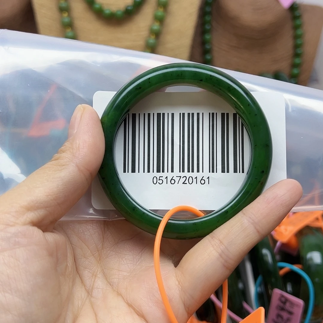 空***白和田玉手镯未镶嵌