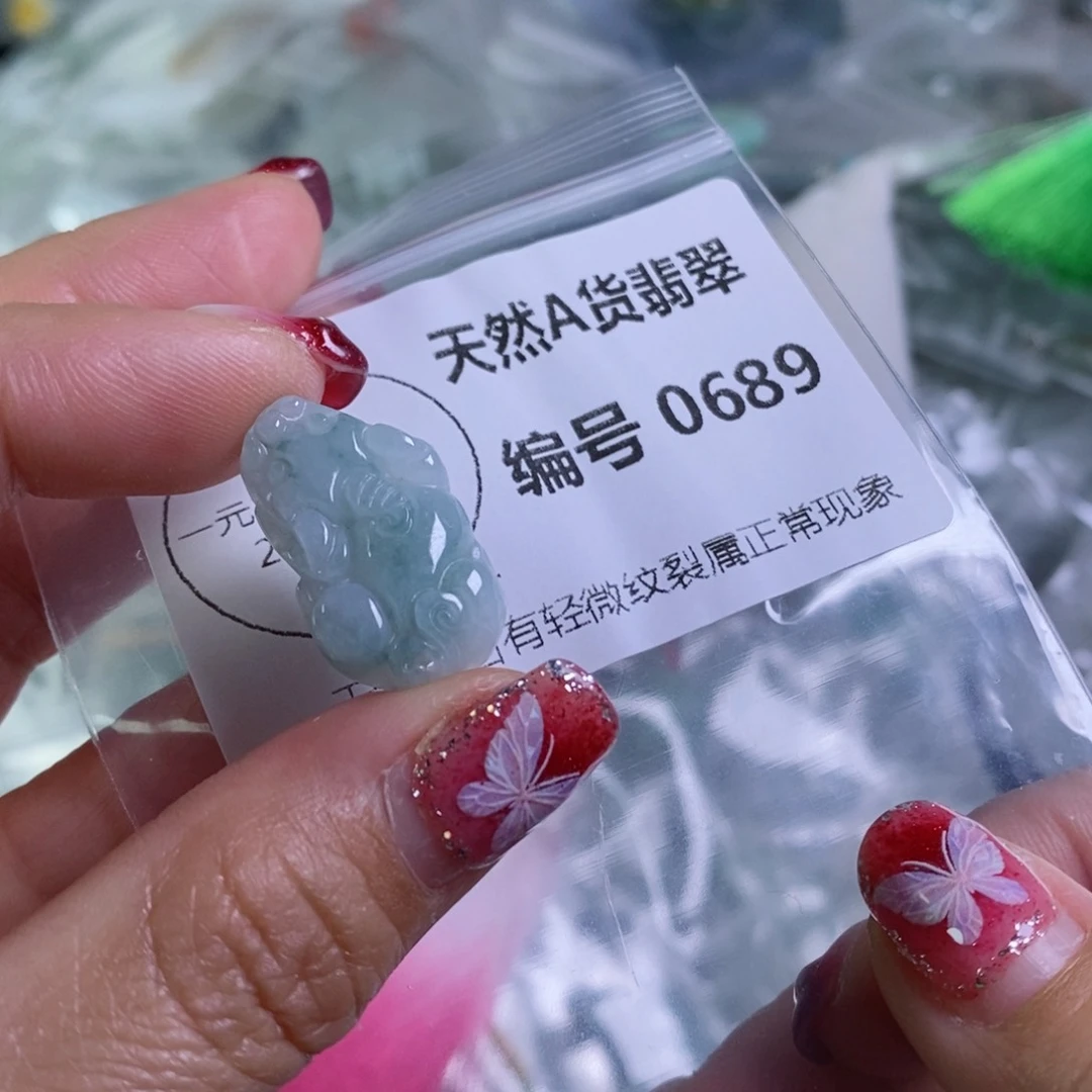 翡翠颈饰未镶嵌吊坠